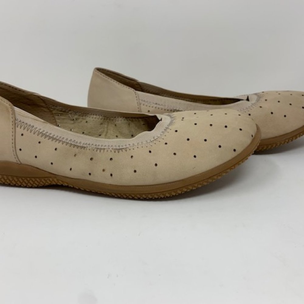 SoftWalk Women's Hampshire Ballerina Flat